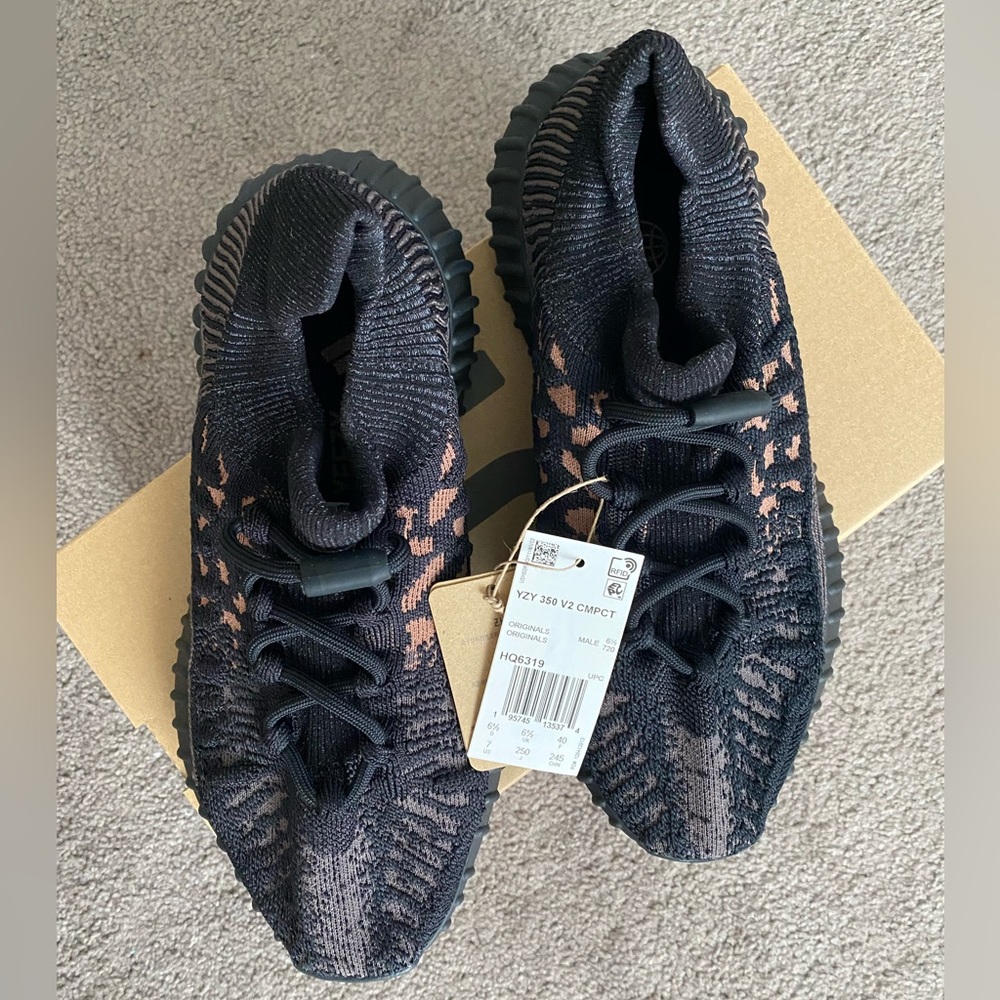 Yeezy 350 v2 compact